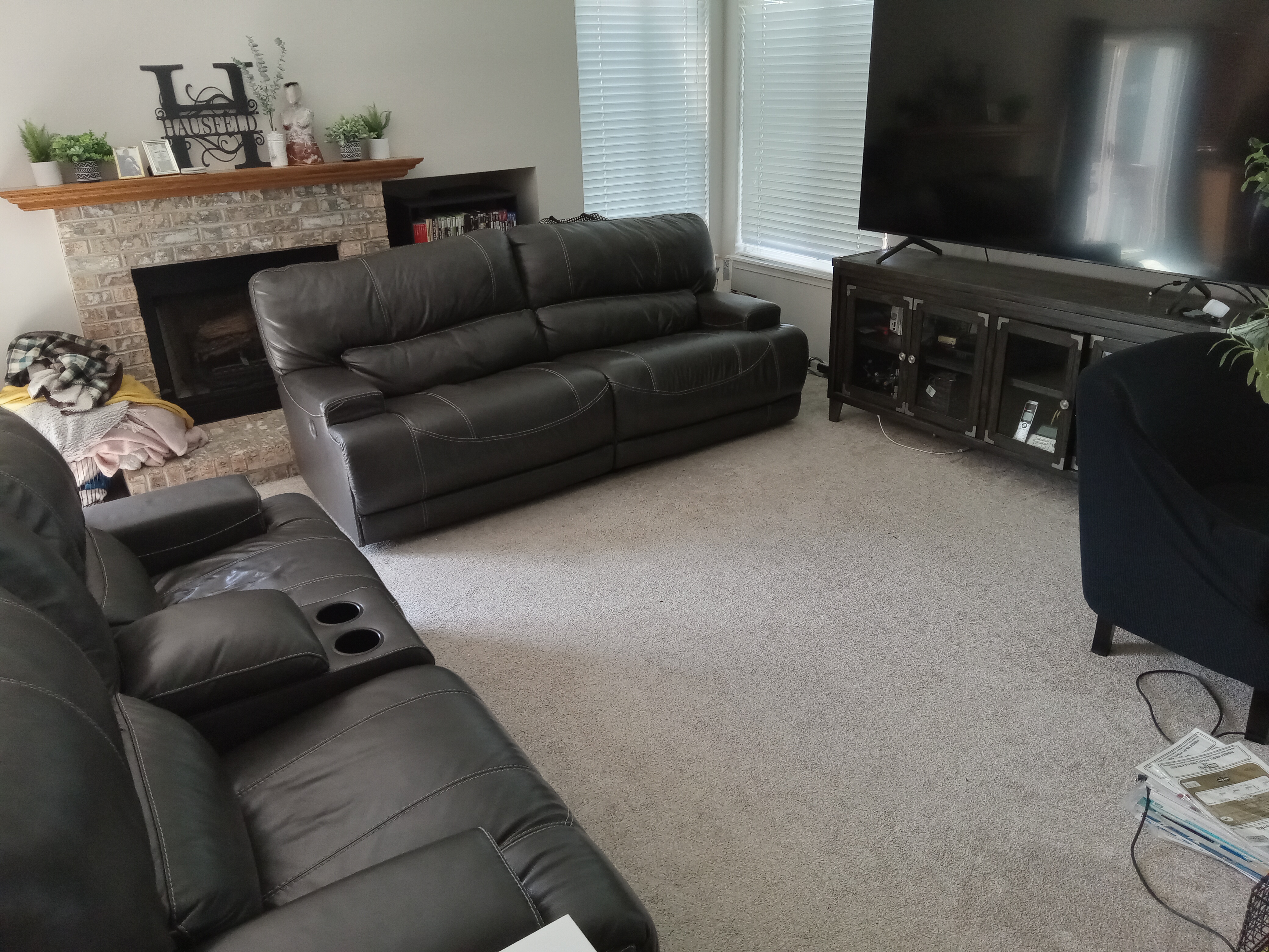 20240813-162503255-8e6e-4d558d6e7071_Living Room studentroomstay.jpg